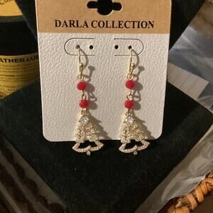 2056 NWT Darla Collection Gold Dangle Earrings w/Xmas Tree Crystals & Red Beads